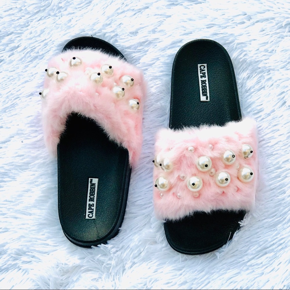 Size 7 PINK FAUX FUR PEARL Sandals - Picture 2 of 3